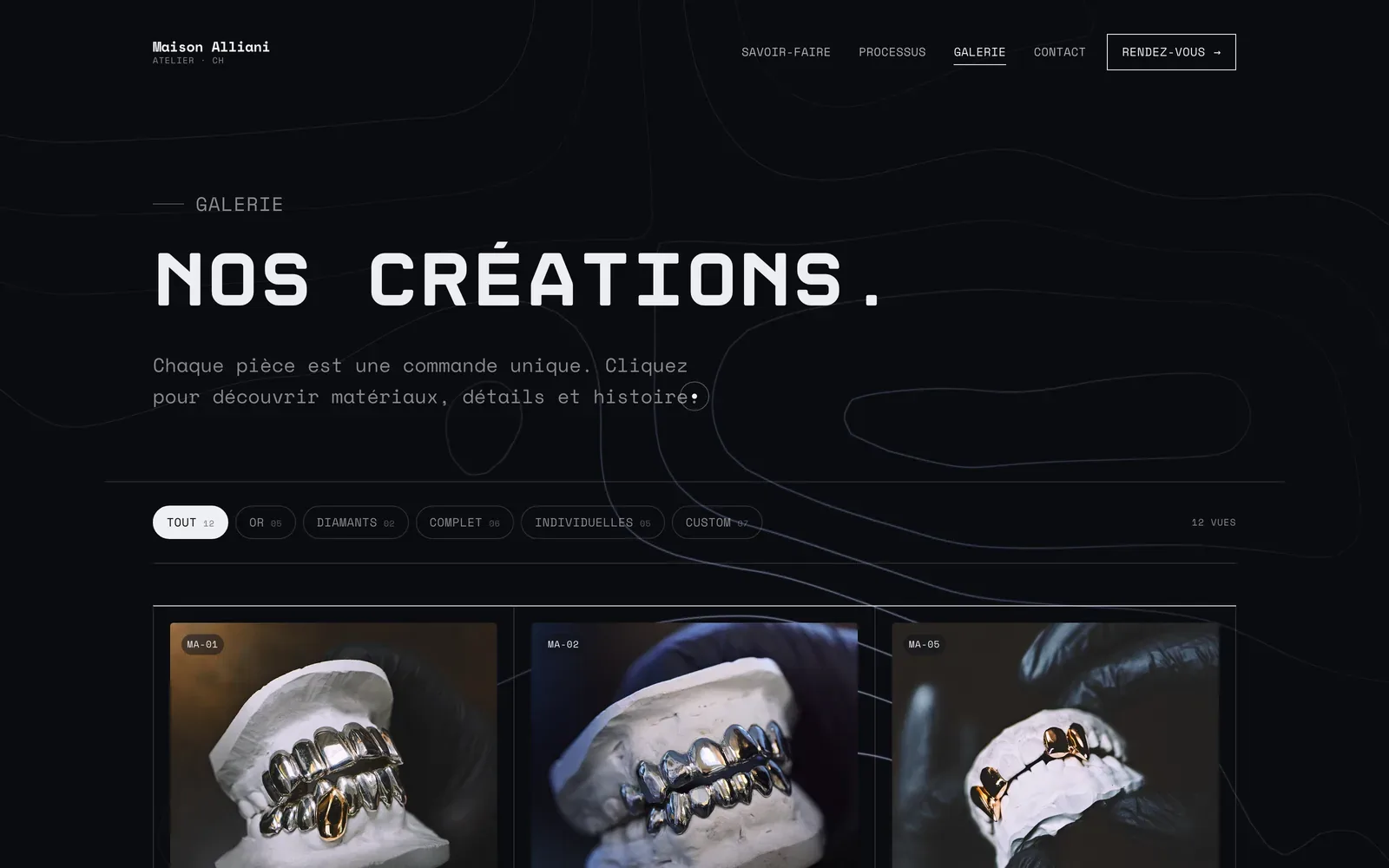 Galerie de Maison Alliani, atelier suisse de grillz sur mesure, sur fond sombre