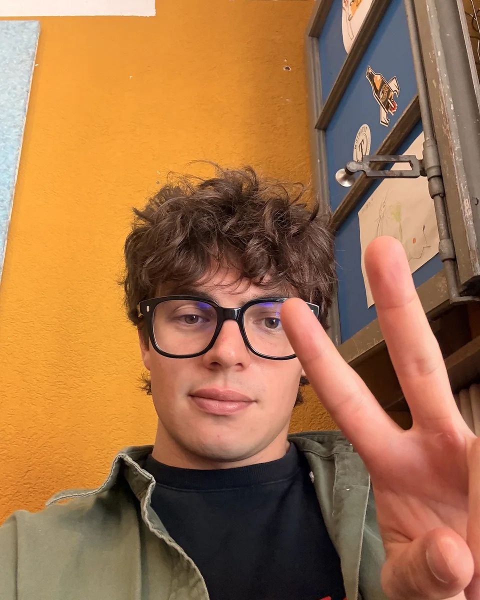 Eliott Pina, designer et directeur artistique chez WeAreBrothers Studio à Lausanne